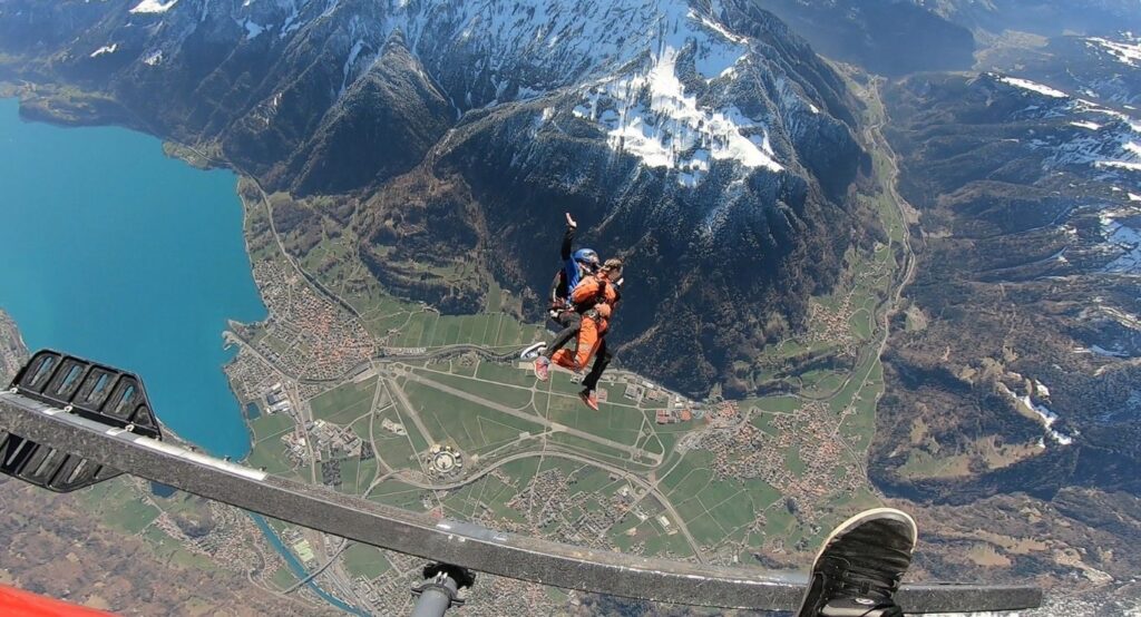 7 Thrilling Skydiving Destinations