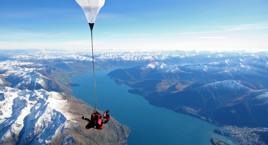 7 Thrilling Skydiving Destinations